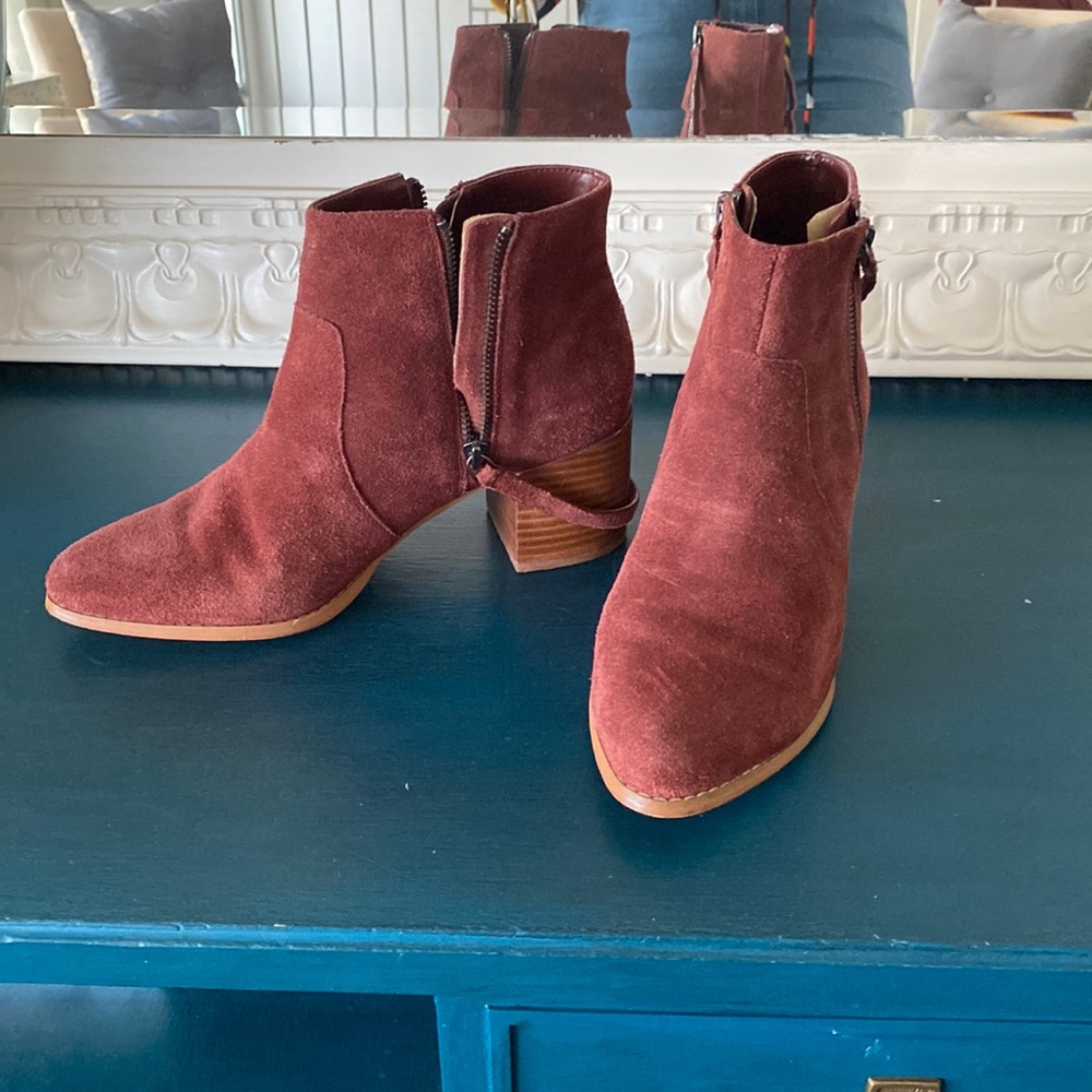 Maroon booties